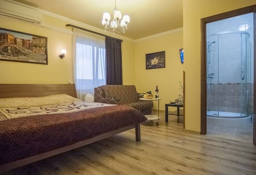 Трехместный Номер Комфорт, Noy Hotel Domodedovo