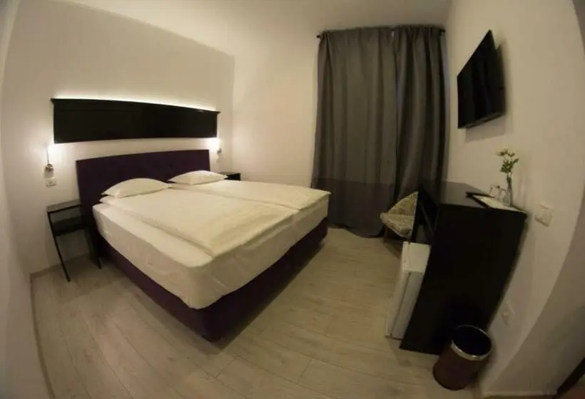 Camera Standard, Casa Branga