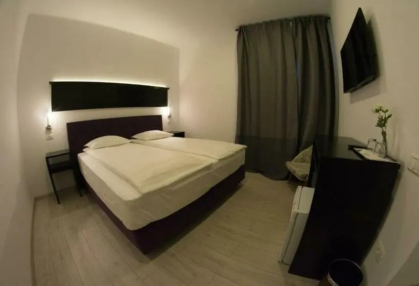 Camera Standard, Casa Branga