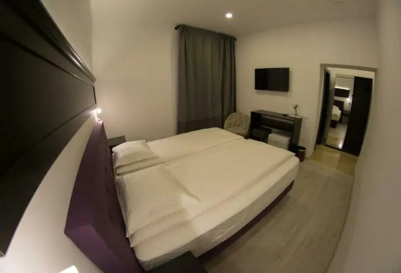 Camera Standard, Casa Branga