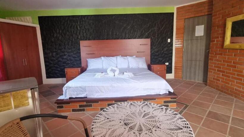 オーシャンビューデラックスルームバルコニー付き, Hostel Green Light