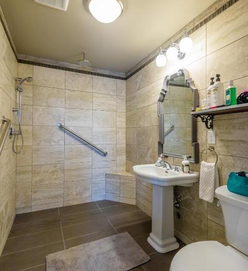 Студия Стандарт, Brookside Inn Boutique