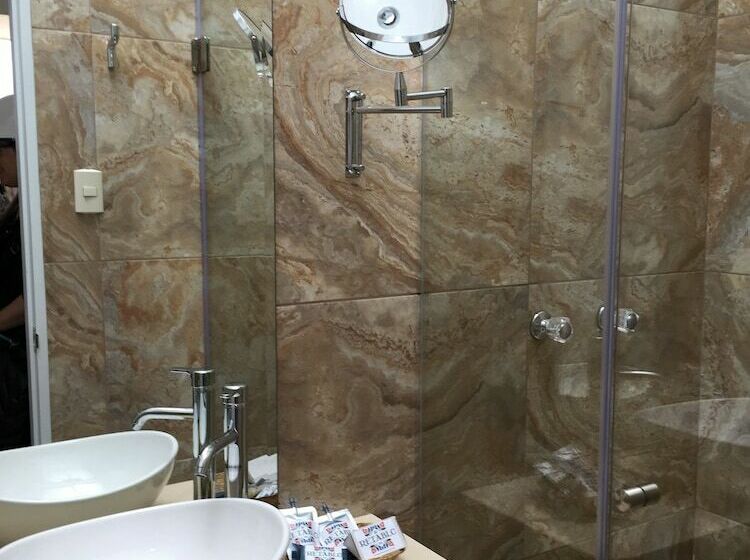 Номер Superior, El Retablo