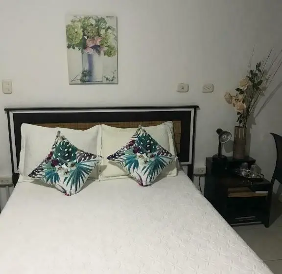 اتاق لوکس سه تخته, Meson De Las Flores