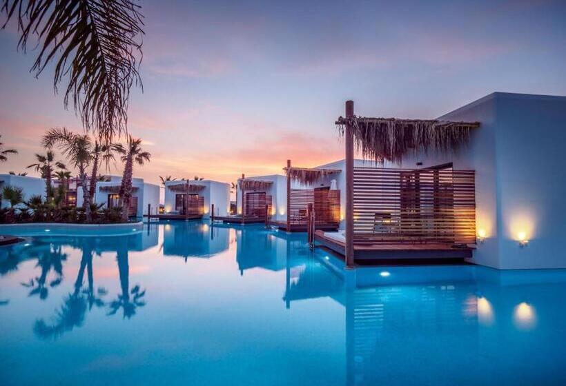 بنجلو قياسى, Stella Island Luxury Resort & Spa