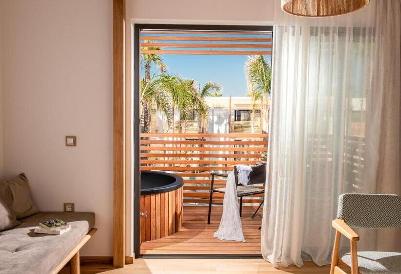 غرفة بريميوم مطلة على حمام السباحة, Stella Island Luxury Resort & Spa