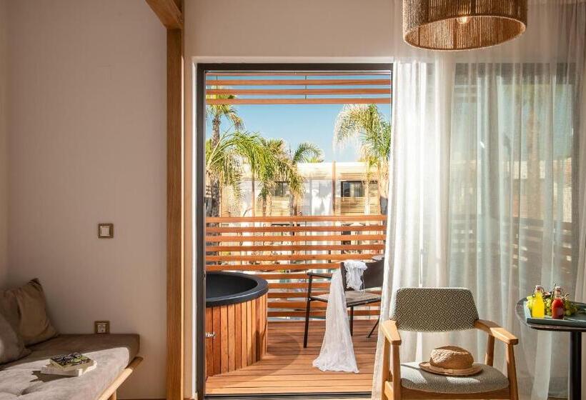 غرفة بريميوم مطلة على حمام السباحة, Stella Island Luxury Resort & Spa