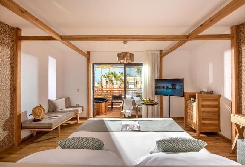 غرفة بريميوم مطلة على حمام السباحة, Stella Island Luxury Resort & Spa