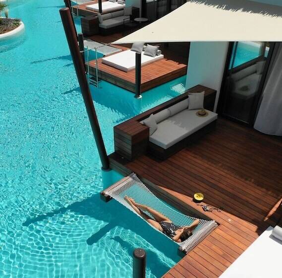 بنجلو قياسى, Stella Island Luxury Resort & Spa