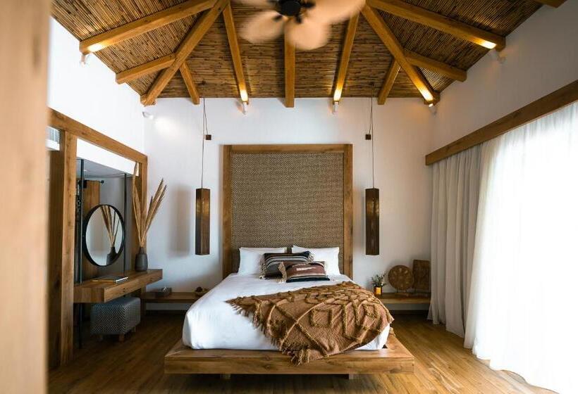 بنجلو قياسى, Stella Island Luxury Resort & Spa