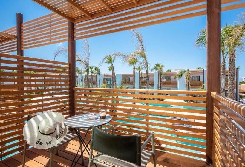 غرفة بريميوم مطلة على حمام السباحة, Stella Island Luxury Resort & Spa