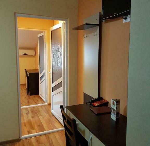 سوییت با چشمانداز استخر, Motel Imperial