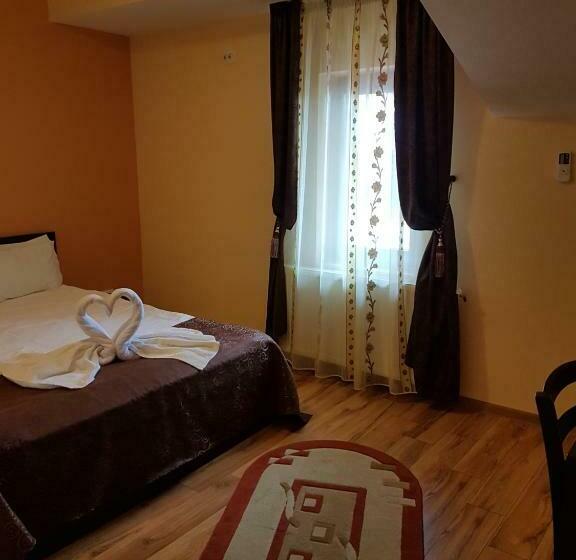 سوییت با چشمانداز استخر, Motel Imperial