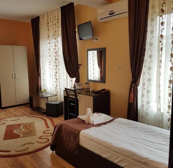 اتاق استاندارد سه نفره, Motel Imperial