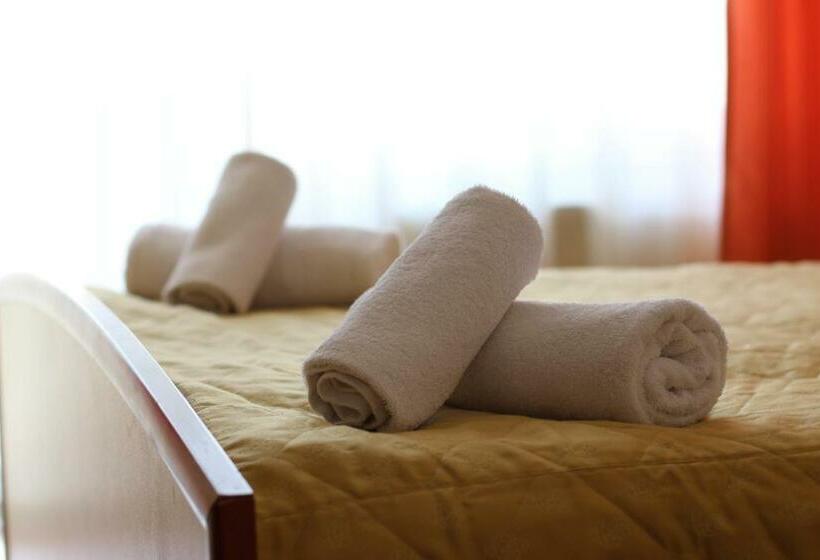 标准三人间, Vila Meteor