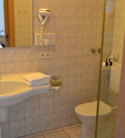 标准单人间, Altastenberg