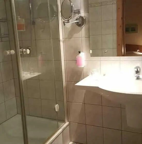Standard Yhden Hengen Huone, Altastenberg