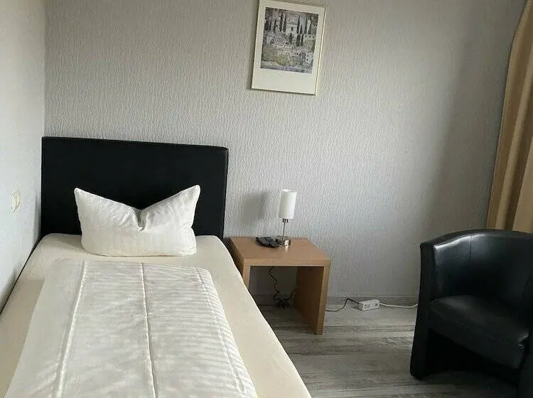 Basic Yhden Hengen Huone, Bruckentor