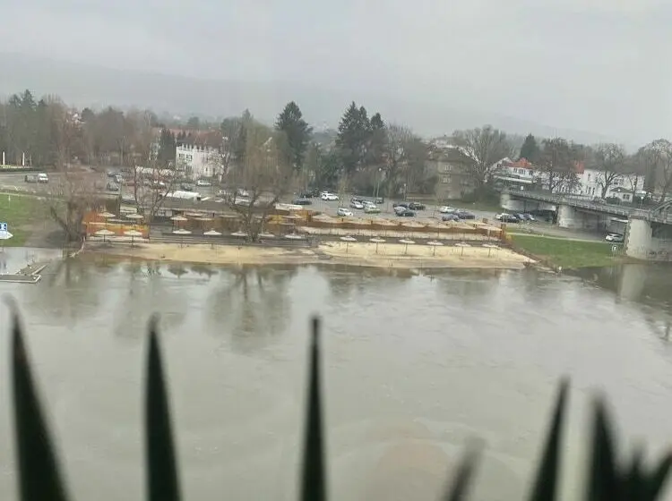 Basic Yhden Hengen Huone, Bruckentor