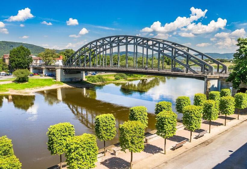 베이직 3인 룸, Bruckentor