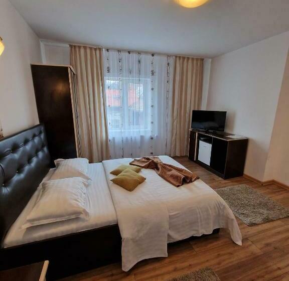 חדר סטנדרט לשלושה, Marasesti