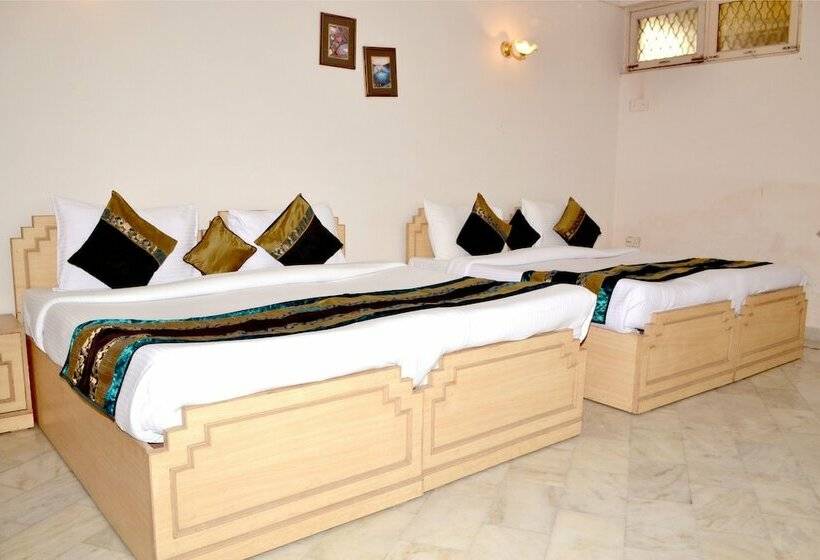 اتاق استاندارد سه نفره, Optimum Sheela Inn @ Taj