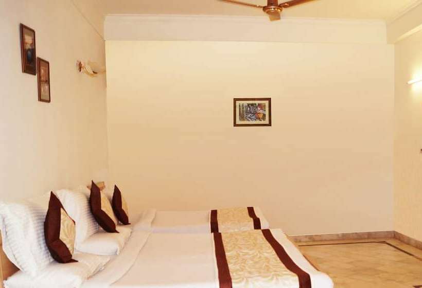 اتاق استاندارد سه نفره, Optimum Sheela Inn @ Taj