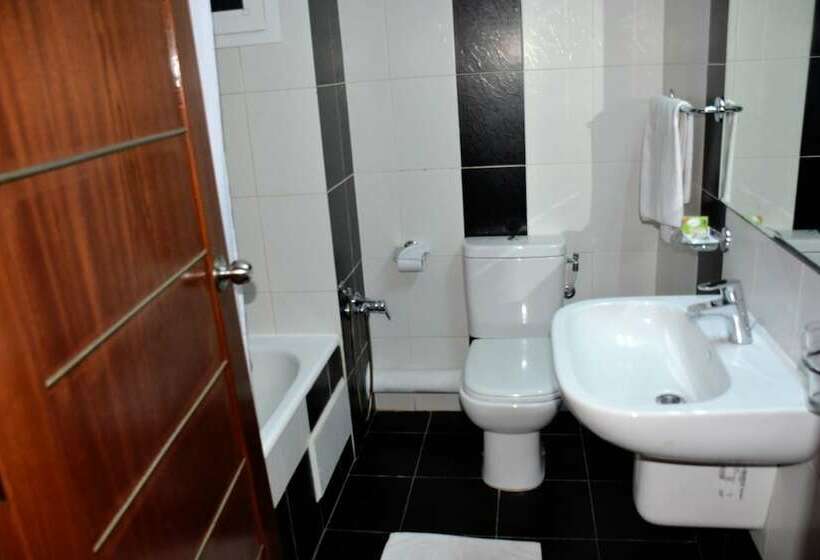 Habitación Triple Estándar, Pacha