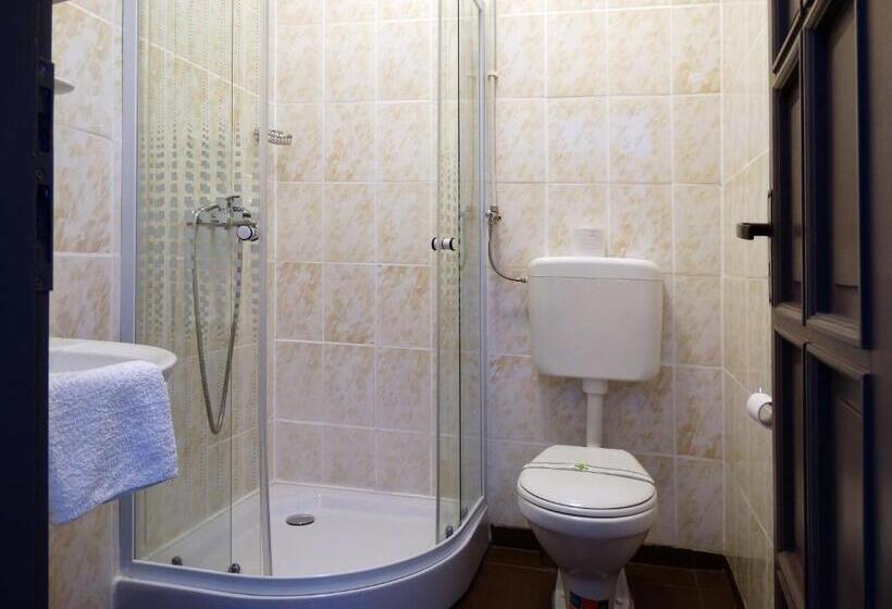 غرفة ديلوكس ثلاثية, Prince