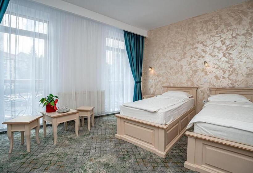 スタンダードトリプルルーム, Rin