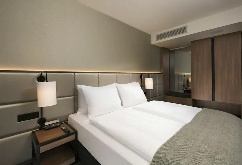 Premium-huoneisto 1 Makuuhuone Uima-allasnäkymä, Adina Apartment Hotel Frankfurt Westend