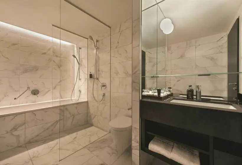Premium-huoneisto 1 Makuuhuone Uima-allasnäkymä, Adina Apartment Hotel Frankfurt Westend