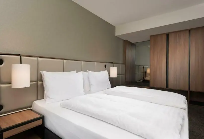 Premium-huoneisto 1 Makuuhuone Uima-allasnäkymä, Adina Apartment Hotel Frankfurt Westend