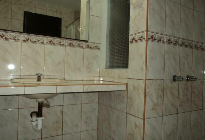 اتاق استاندارد چهار تخته, Hospedaje Oscar S