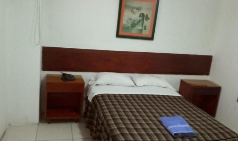 اتاق استاندارد یک نفره, Hospedaje Oscar S