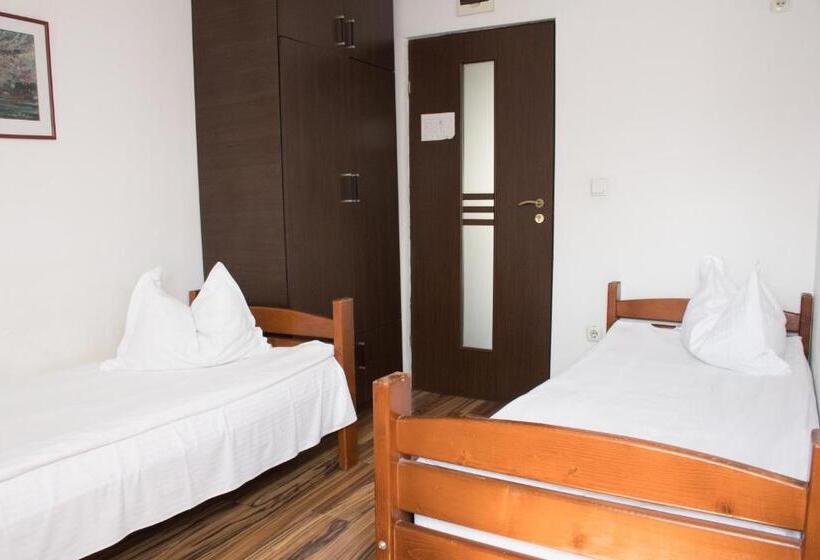 اتاق استاندارد یک نفره, Hostel Bella Italia