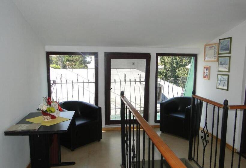 اتاق استاندارد سه نفره, Hostel Bella Italia