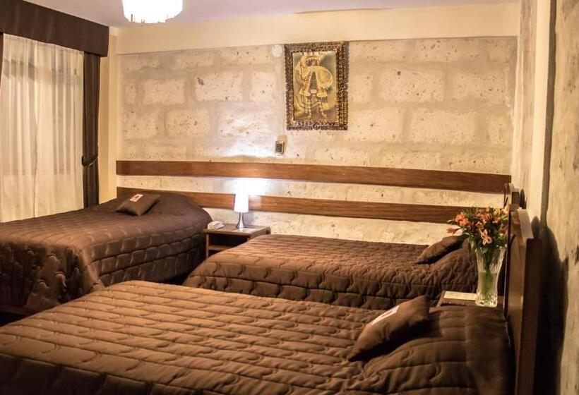 スタンダードトリプルルーム, El Portal De San Lázaro