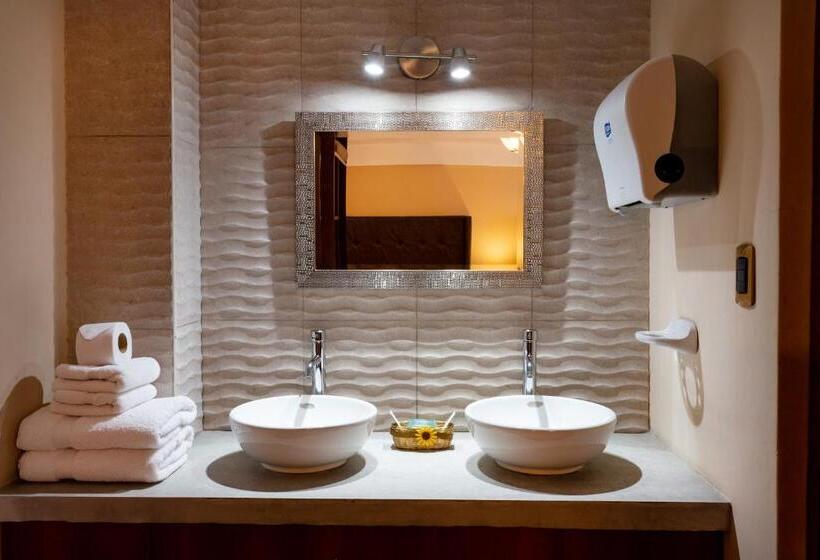 スタンダードトリプルルーム, El Portal De San Lázaro