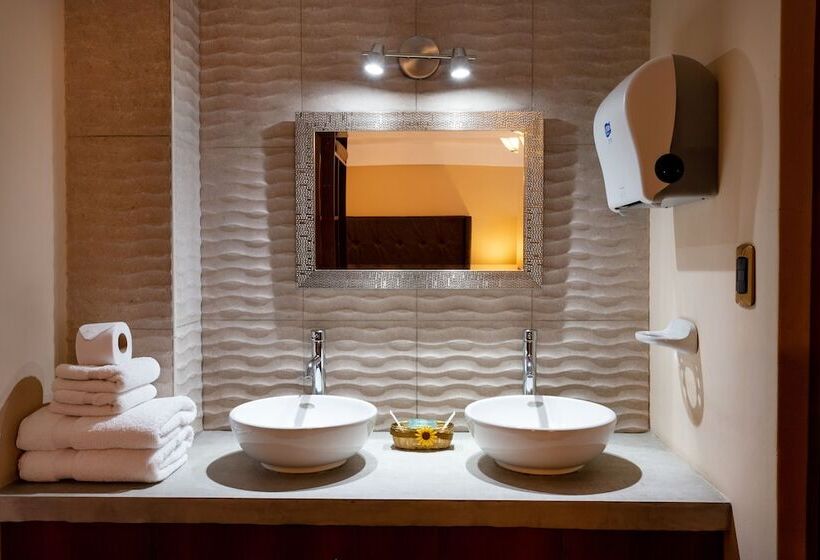 スタンダードルーム, El Portal De San Lázaro