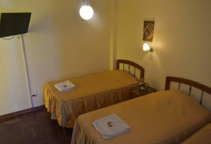 غرفة قياسية ثلاثية, Hostal Siglo 21