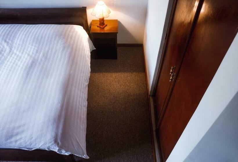 패밀리 룸, Santa Cruz