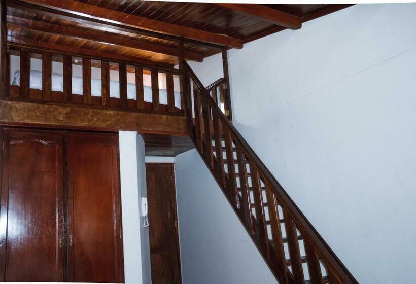 패밀리 룸, Santa Cruz