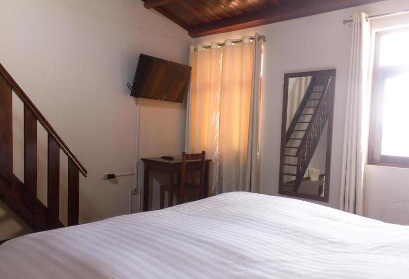 패밀리 룸, Santa Cruz