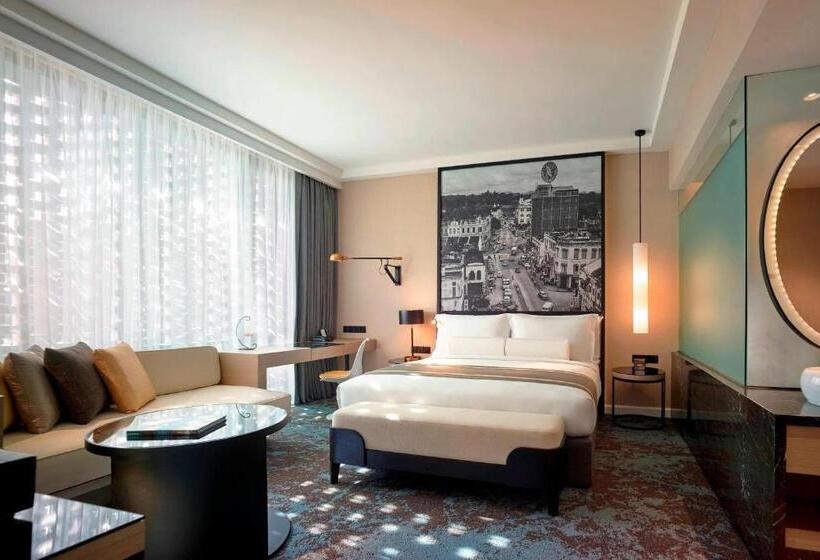 استودیوی استاندارد, Stripes Kuala Lumpur, Autograph Collection