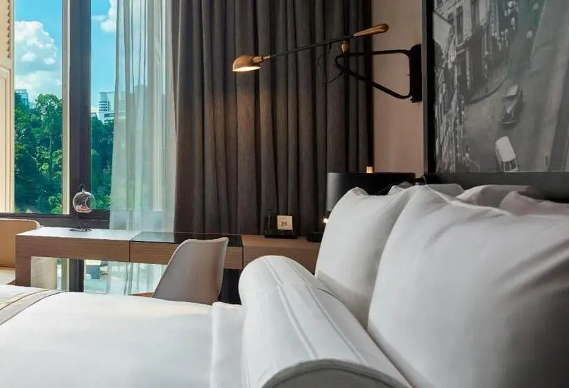 استودیوی استاندارد, Stripes Kuala Lumpur, Autograph Collection