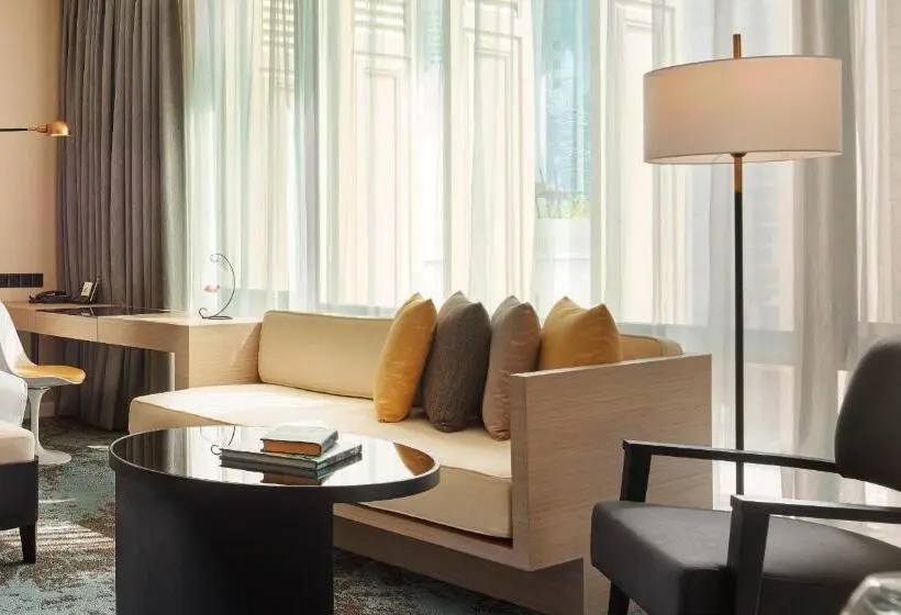 استودیو اجرایی, Stripes Kuala Lumpur, Autograph Collection