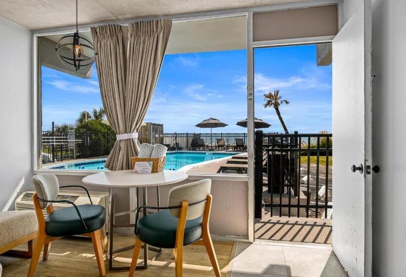 Номер Стандарт Вид на Бассейн, The Beverley Beach House