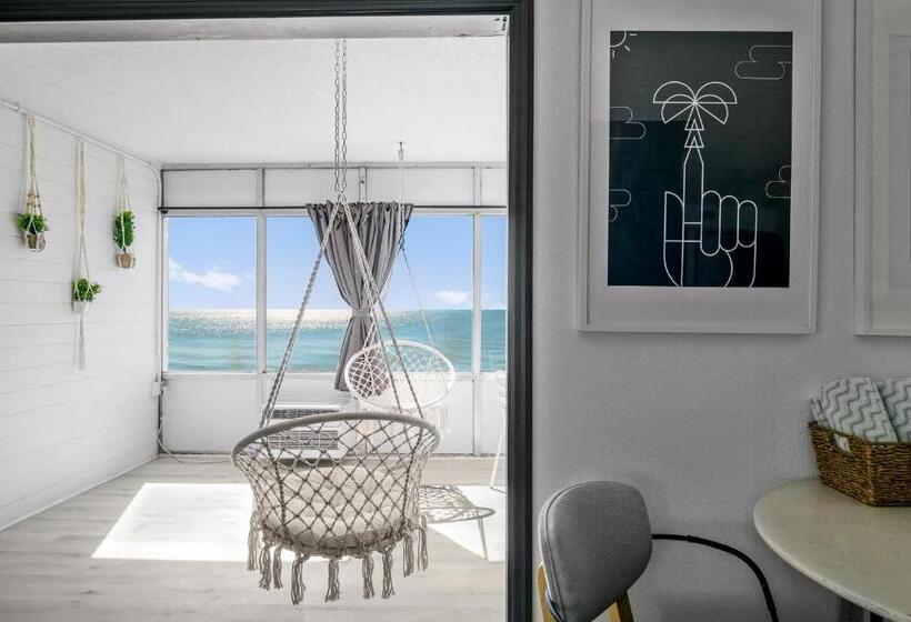 스위트 킹사이즈 침대, The Beverley Beach House