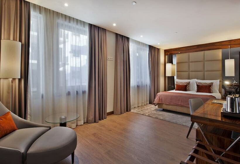 Camera Superiore, Turim Marques